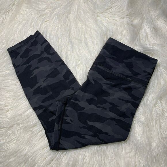 Athleta Pants - Athleta Black Camo Camoflauge Capri Cropped Leggings Size Large